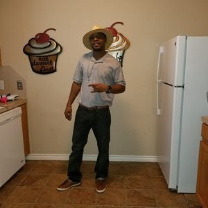 Meet your Posher, Louis